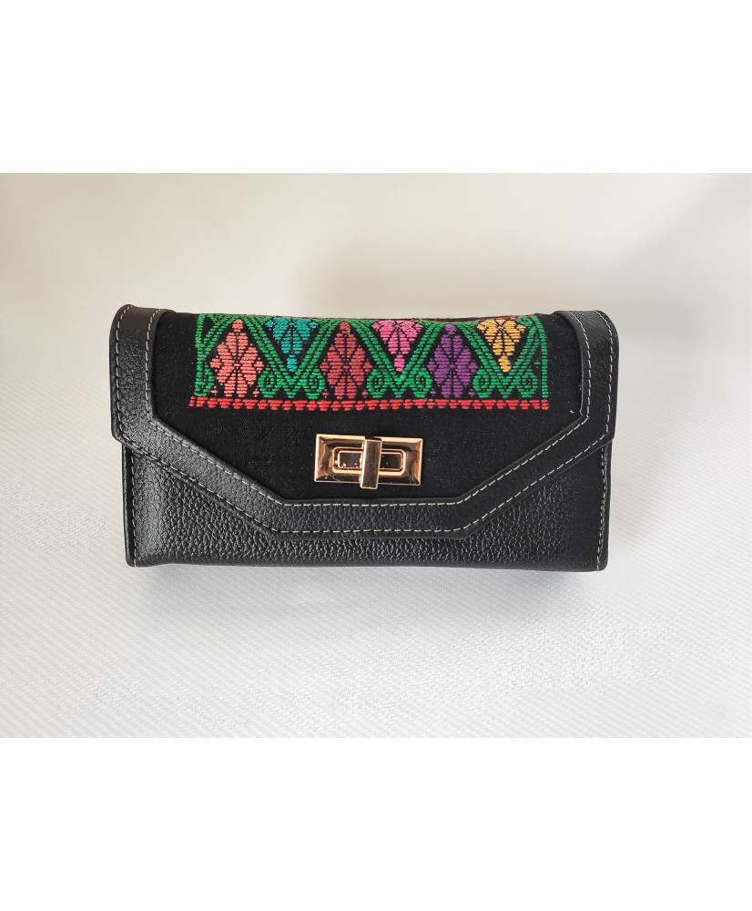 Cartera de piel con bordado a mano Cartera de piel con bordado a mano