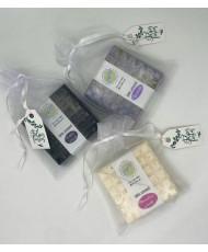 Jabón artesanal corporal y facial de carbón activado base glicerina 100grs